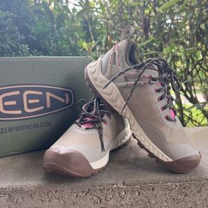 Keen Nxis Evo Waterproof Hiking Shoes size 6 New in Box Plaza Taupe Rose